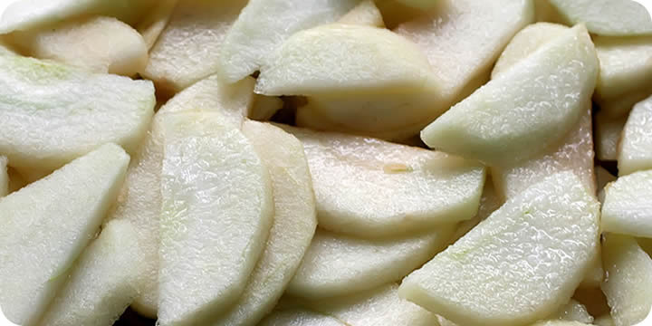 sliced apples